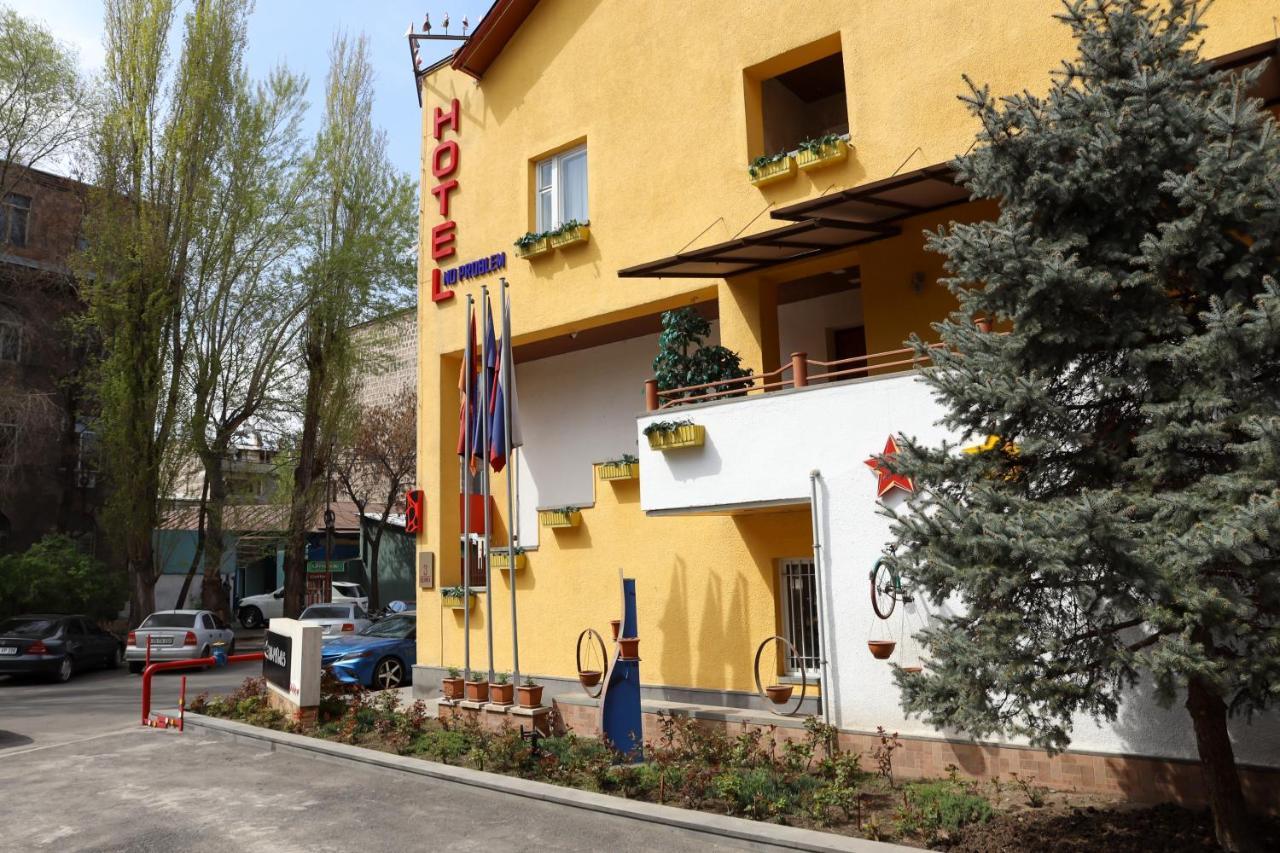 Hotel No Problem Erivan Exterior foto