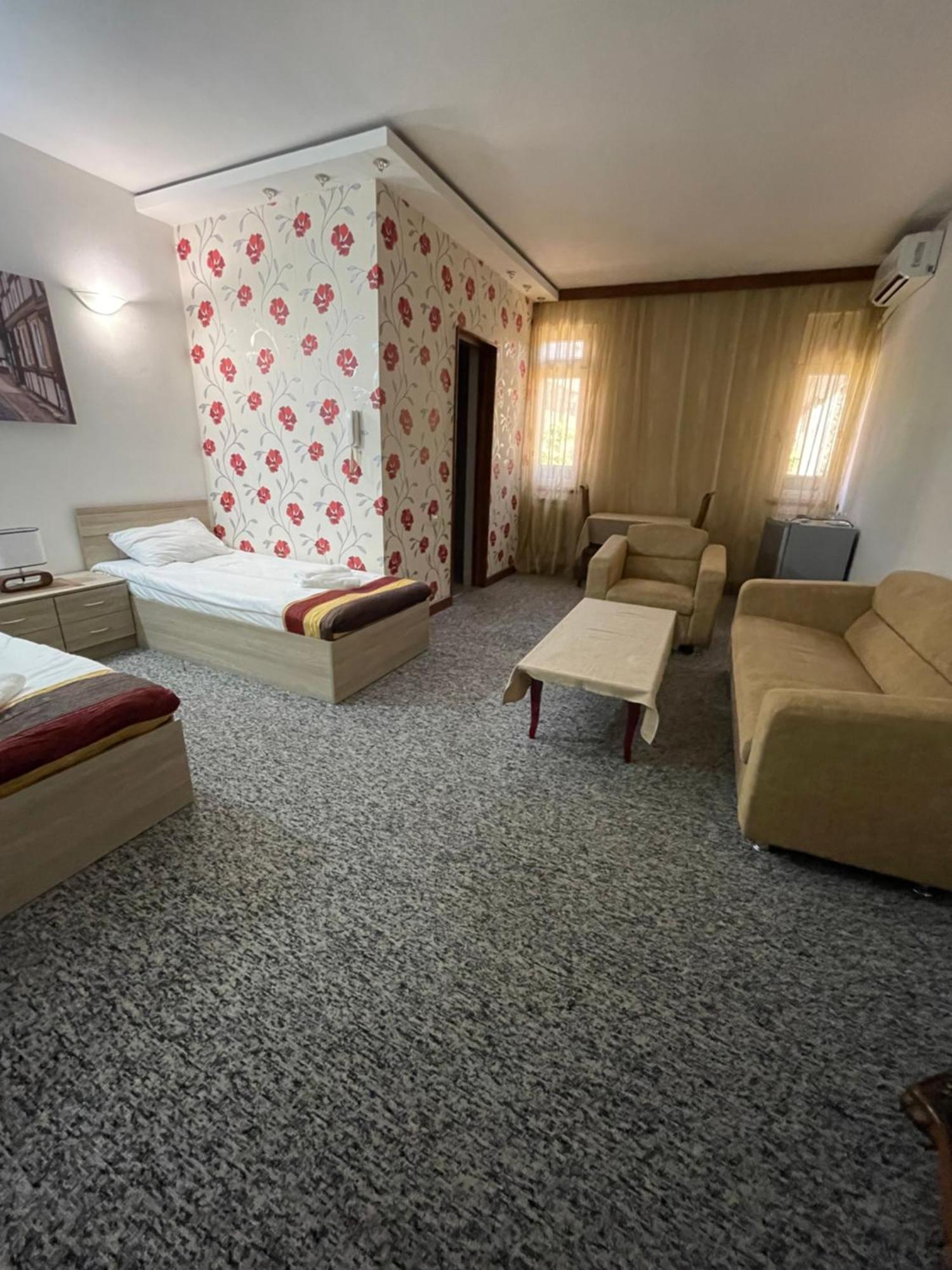 Hotel No Problem Erivan Exterior foto